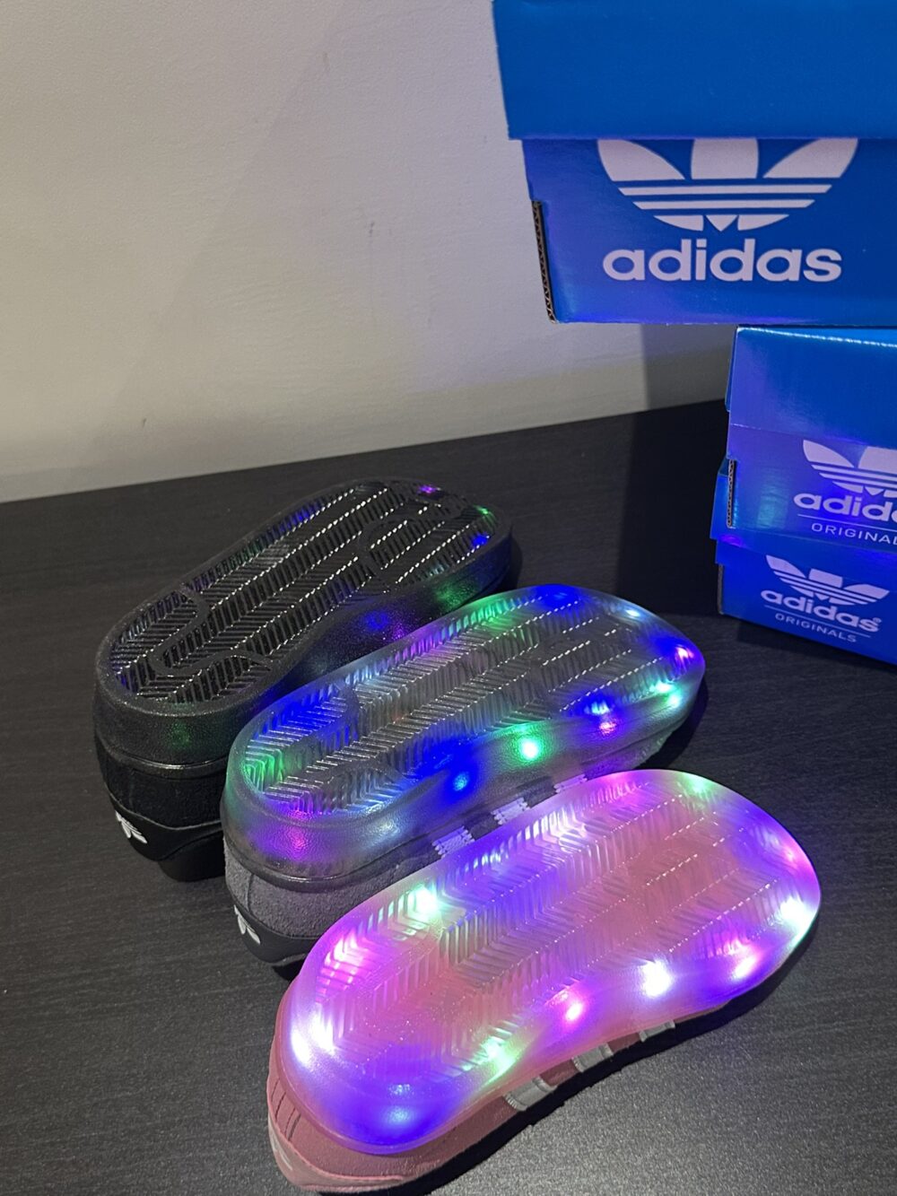 i1768210378_5724_0 預購👟 兒童 adidas 發光休閒鞋|走路就會亮 ✨